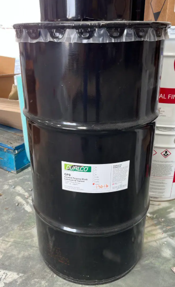 130 lb heavy-duty black grease drum for lubricating plug valves, gate valves, and high-pressure oilfield flowline equipment