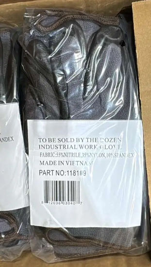 Bag of 10 size L nitrile-dipped gloves for oilfield and flowline equipment applications